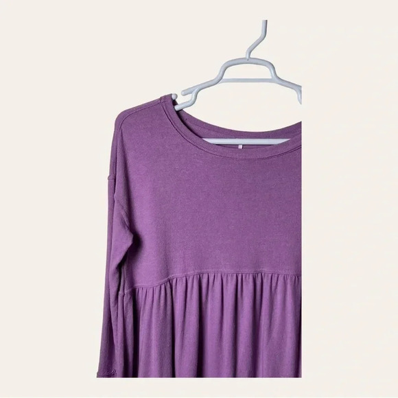 0267. Free PEOPLE‎ LAVENDER LONG SLEEVE TOP SIZE MEDIUM OVERSIZED - Picture 4 of 10
